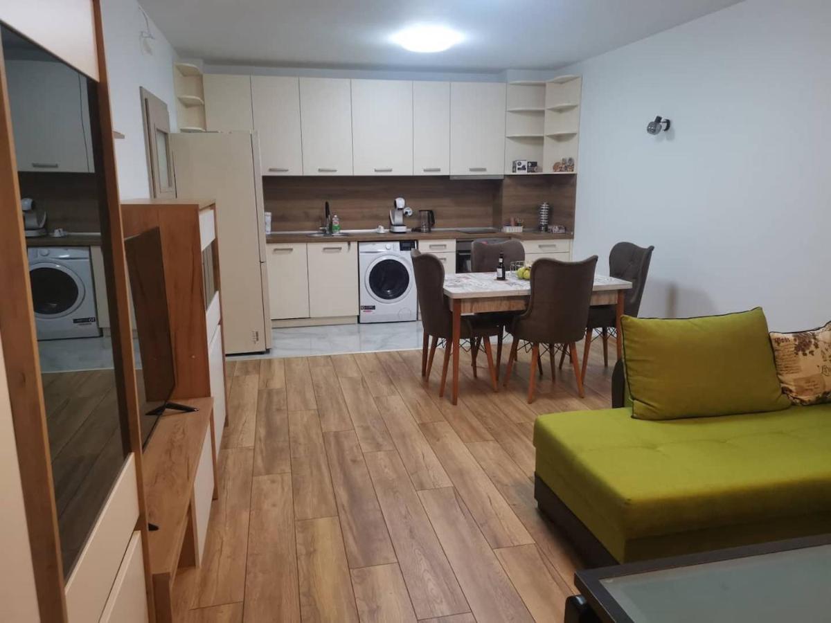 New Near Center With Free Parking Апартаменти *